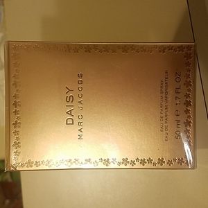 Marc Jacobs Daisy Gold Edition